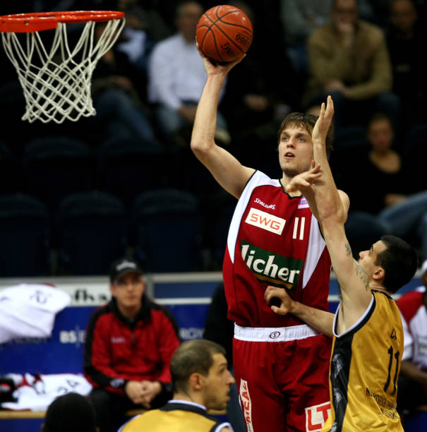 东亚杯的尴 东亚杯的尴